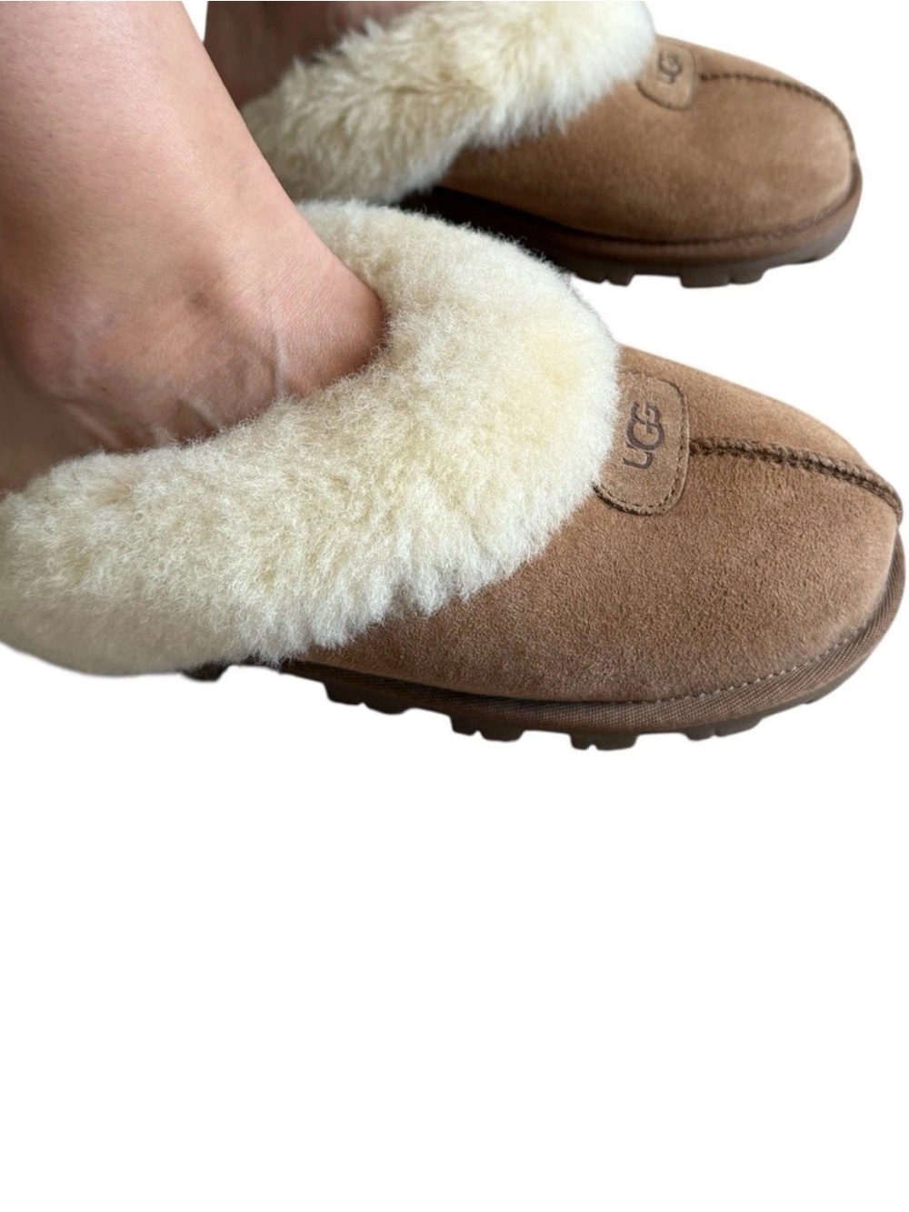 Women's Ugg Slippers Coquette Color:
Chestnut Size US 7, EU 38, UK 5 - Picture 11 of 15